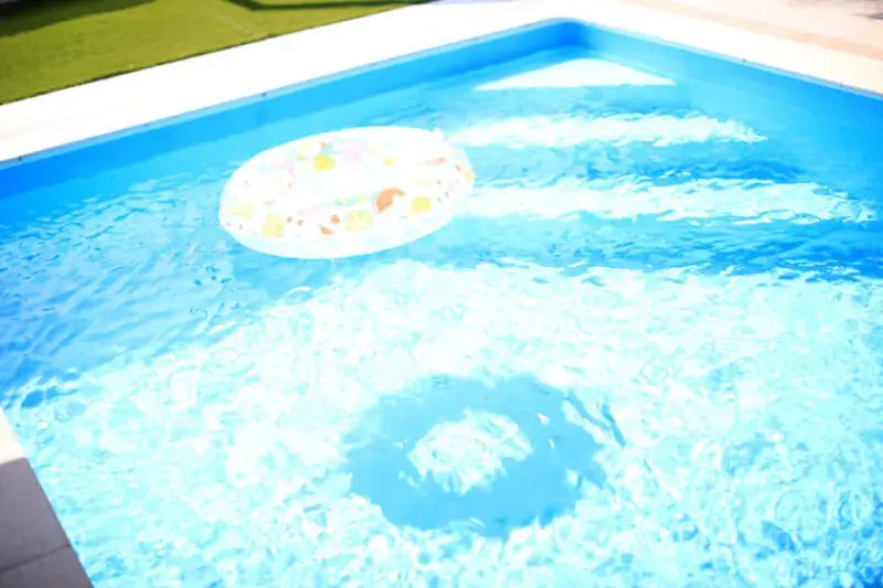 プールと浮き輪